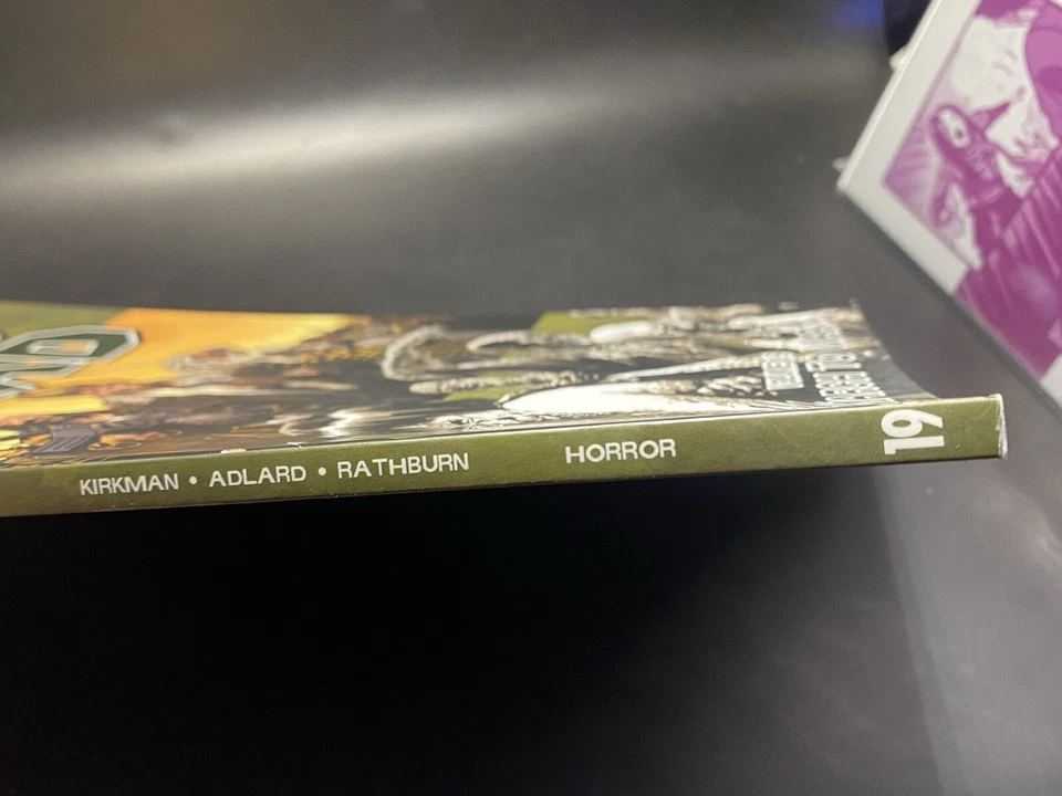 2013 The Walking Dead v.19 | Novela gráfica | March To War | Primera impresión de imagen Foto 4 de 4