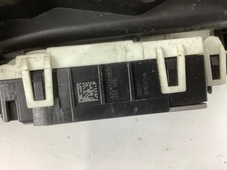 Actuador de pestillo de cerradura de puerta delantera derecha Mercedes-Benz C300 2008-2014 2047231008 OEM Foto 3 de 4