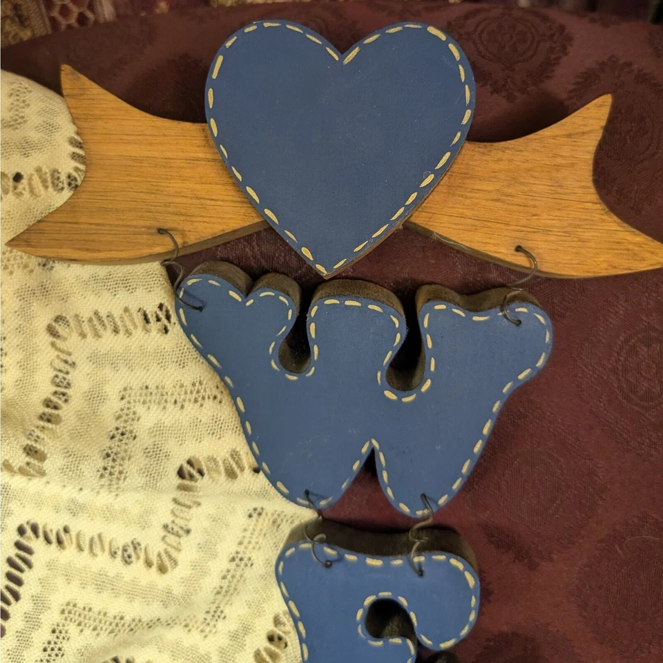 Wooden Blue Country Vintage Stitched Heart & Bow Welcome Hanging Wall Door Sign - Image 2 of 4