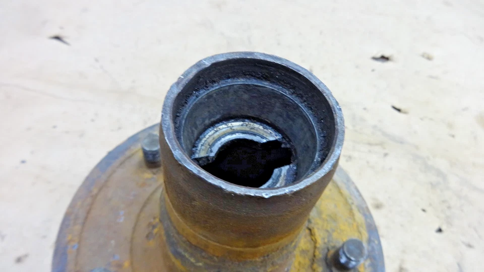 Buje delantero Ford modelo T 1926 1927 para rueda de radios de cable original Foto 3 de 4