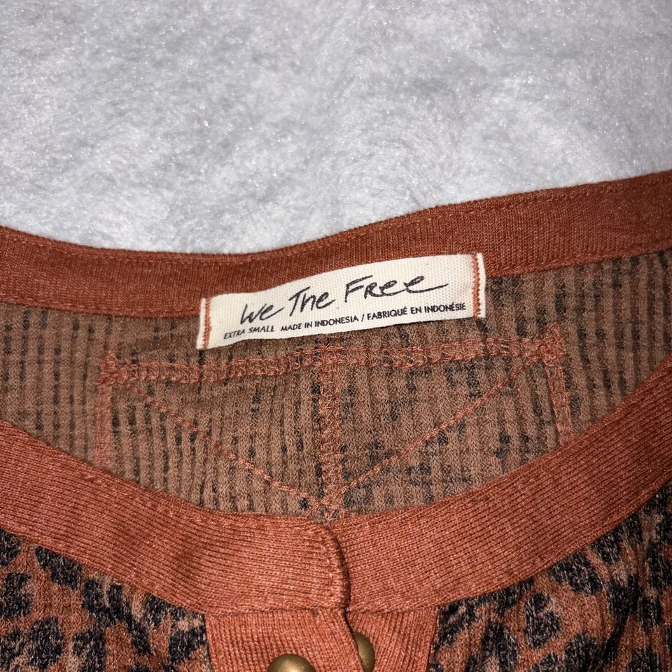 We The Free Everest Womens Brown Leopard Thermal Henley Waffle Long Sleeve XS - Image 4 of 4