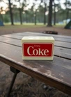 📻🥤Vintage 1980s Coca-Cola “Enjoy Coke” AM Transistor Radio Powers On 🥤📻