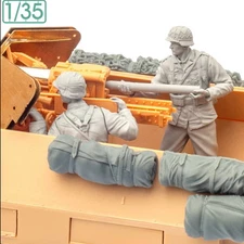 1/35 Scale Resin Combat soldiers, shells loaded figure WWII Unpainted Model Kit
