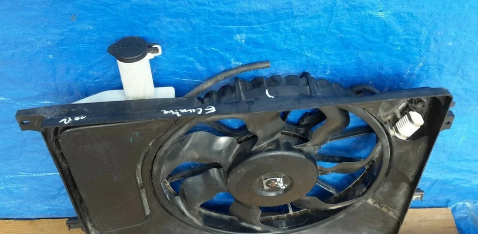 2011-2013 Hyundai Elantra Radiator Cooling Fan W/ Reservoir Assembly OEM Foto 4 de 4