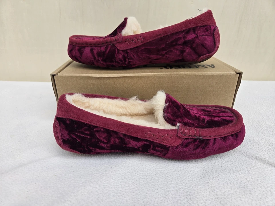 Zapatillas de terciopelo Ugg Australia Ansley borgoña para mujer talla 6 de piel suave de EE. UU. Foto 3 de 4