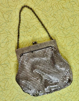 Vtg 50/60s Whiting & Davis Silver Tone Mesh Evening Purse Kiss Lock USA Handbag