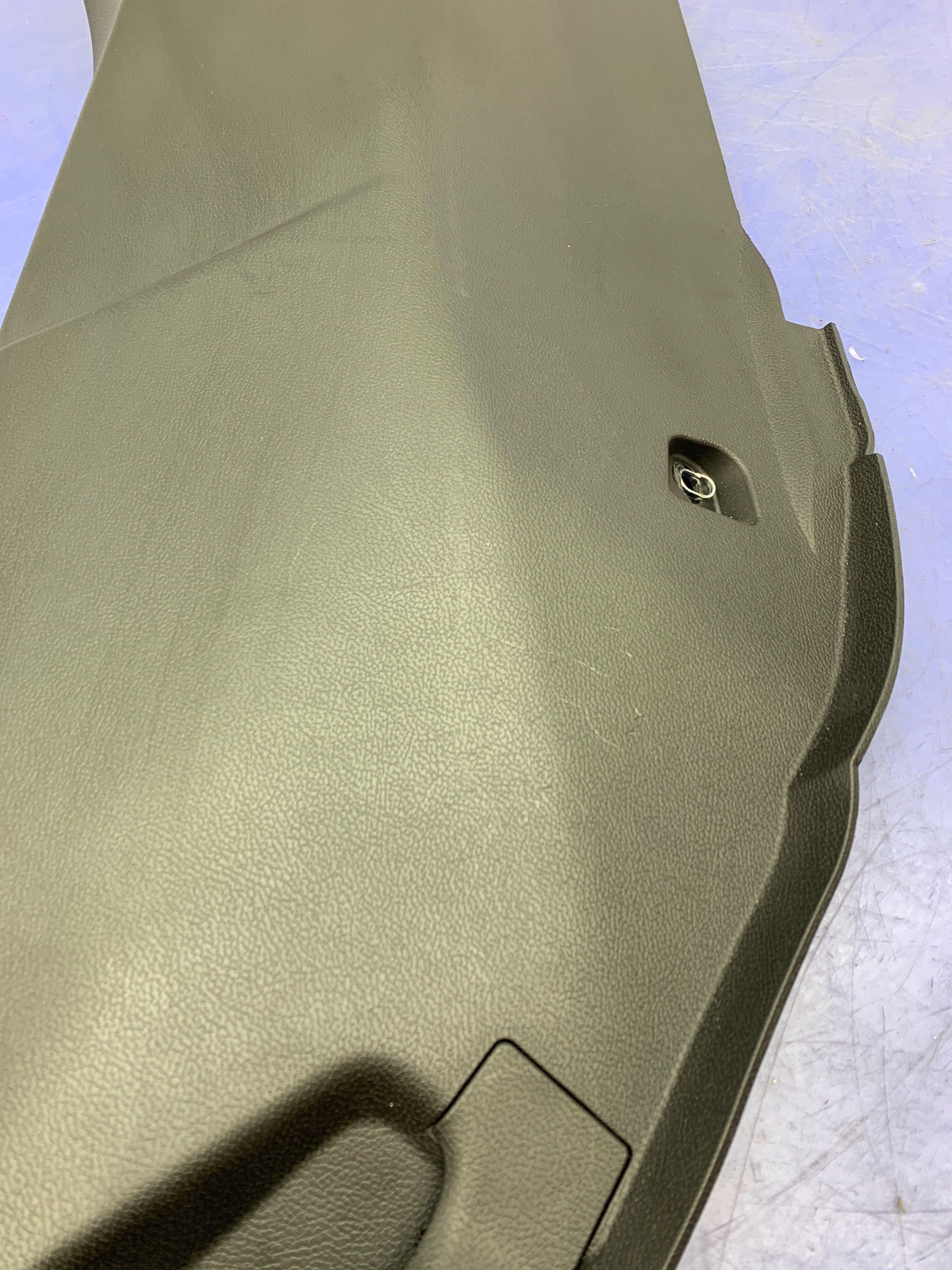 2017-2020 MASERATI LEVANTE M161 RIGHT REAR LOWER C PILLAR COVER TRIM 670040379