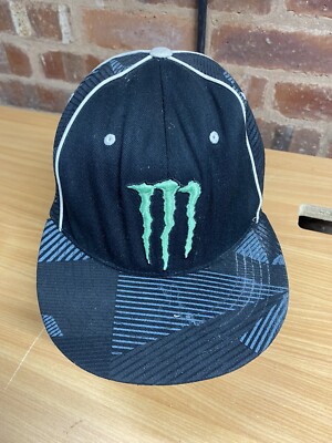 Monster Energy Drink Mütze Kappe schwarz Flex Fit tailliert Small Medium Stretch M Logo