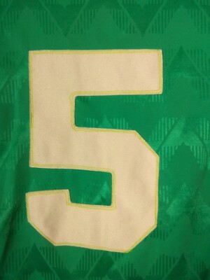CAMISETA OFICIAL DE FUTBOL ANTIGUA DE LA MARCA UMBRO TALLA XL DORSAL Nº 5 PINTU