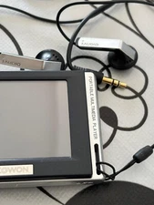 COWON D2 2GB Portable Multimedia Player iaudio Earphones