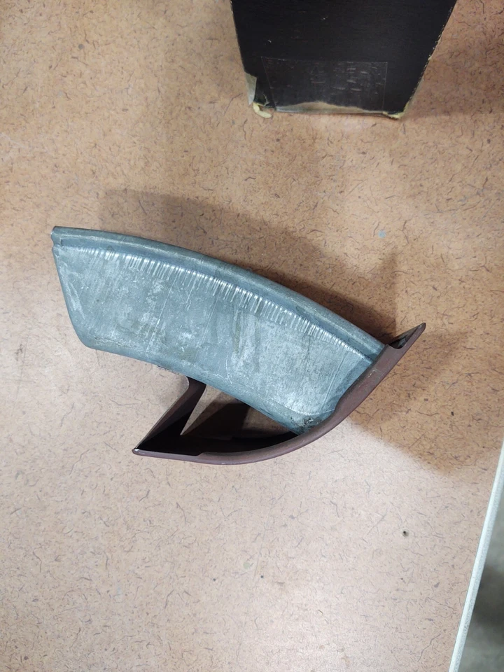 罕见 NOS 通用原始设备制造商 57 1957 庞蒂亚克灰托盘酋长超级首席探路者新品 — 第 3/4 张图片