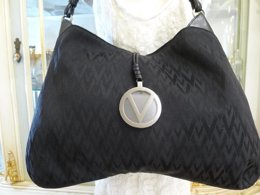 Valentino Garavani Black Jacquard Leather Shoulder Bag with Dust Bag Japan thumbnail 2