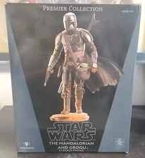 Star Wars The Mandalorian Statue Premier - The Mandalorian with Child Grogu READ