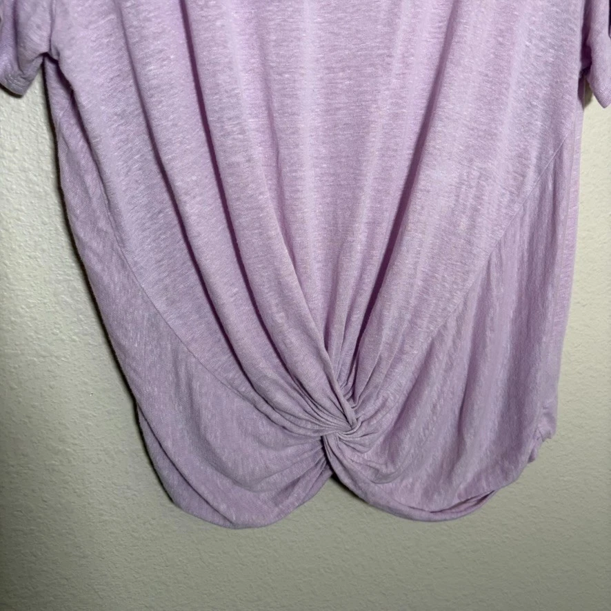 Camiseta para mujer Velvet by Graham & Spencer mediana púrpura manga corta corbata informal Foto 3 de 4