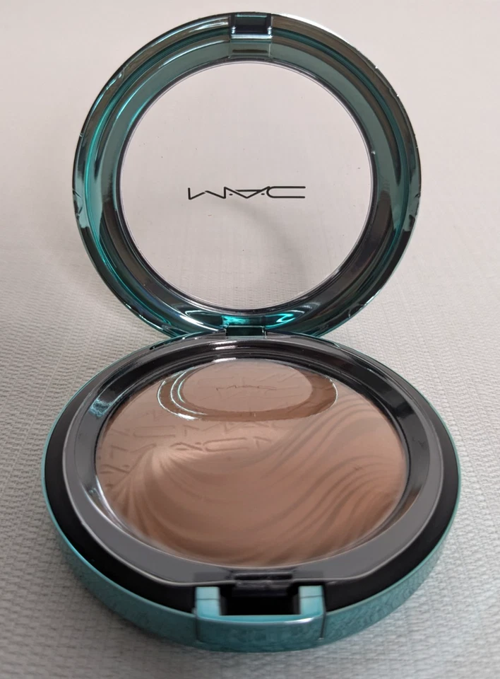 MAC Alluring Aquatic “Aphrodite’s Shell” Extra Dimension Bronzing Powder 9g 0.31 - Image 3 of 4