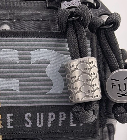 Tirador de cremallera Playge Titanium Pandemic Bead Foto 3 de 3