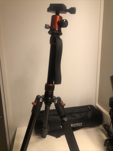 GEEKOTO AT24 Traveller (58 inch) Camera DSLR Aluminum Tripod/Monopod Lightweight - Picture 4 of 4