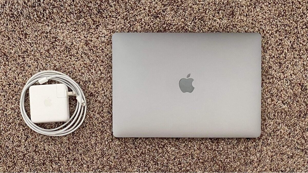 Apple MacBook Pro 13 2018 Touch Bar Intel Core i5 8GB RAM Apple MacBook Pro 13 2018 Touch Bar Intel Core i5 8GB RAM