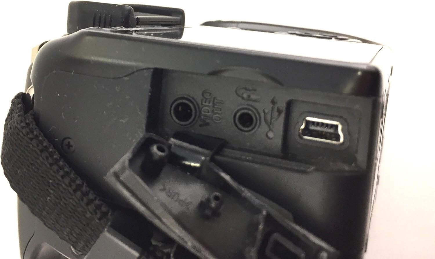 Canon Rebel XSi DSLR Camera with EFS 1855mm f/3.55.6 IS Lens (OLD