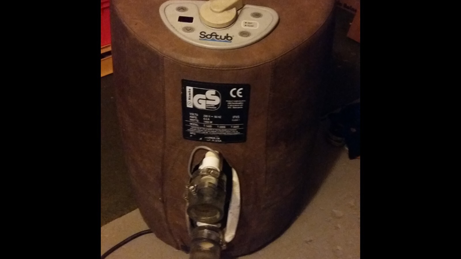 Whirlpool Softub 220 Legend mocca/pearl outdoor gebraucht mit Umrandung