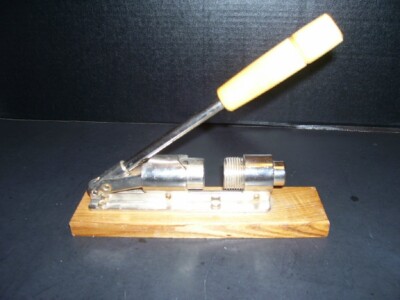 Nut Cracker  Splitter Tool for Pecans Sheller Walnut Almond