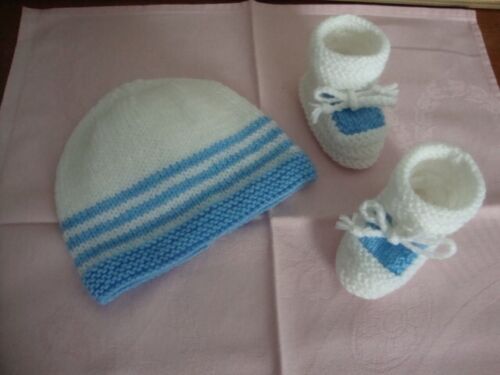 Bonnet et chaussons NEUFS bébé 0 / 3 mois blanc et bleu  tricotés main - Photo 1/7