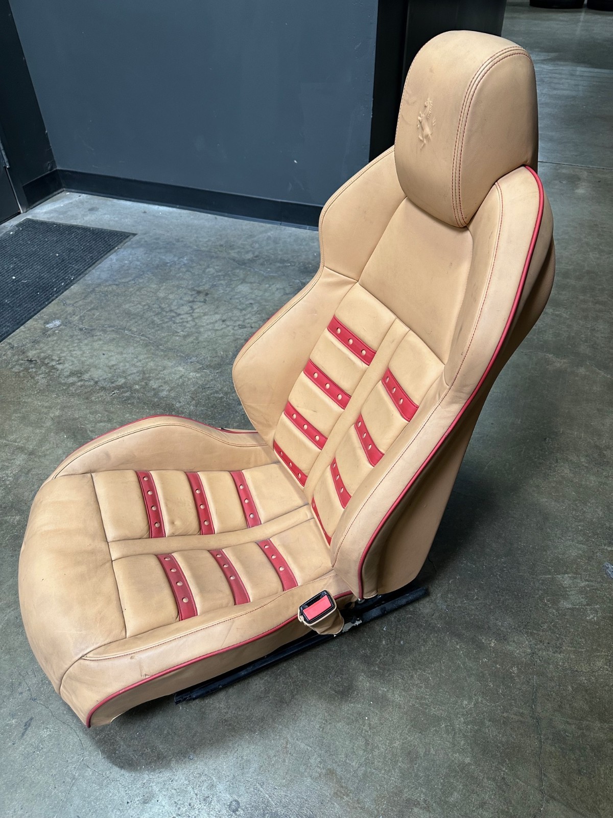 Ferrari F458 Italia, RH Right Front Seat Daytona, Beige/Red, Marks / Idents Used