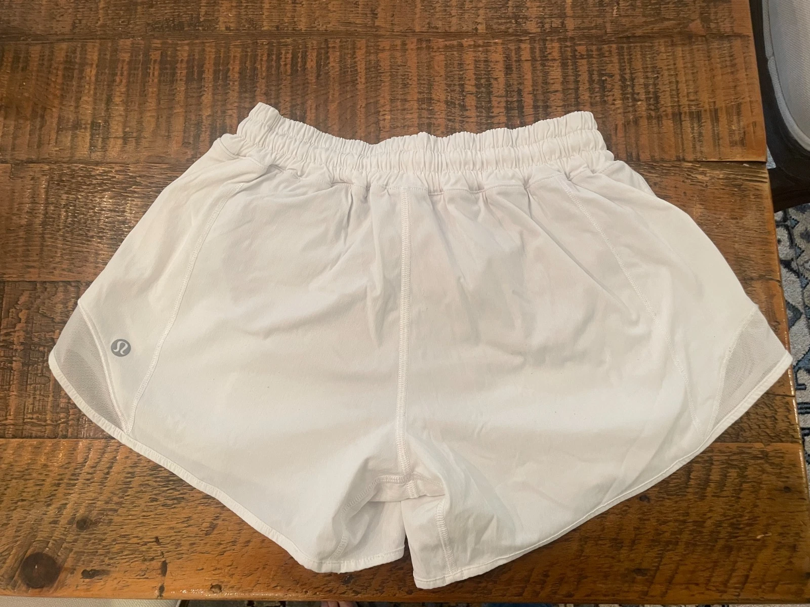 Lululemon White Hotty Hot Low-Rise Lined Short 2.5” inseam Size 4