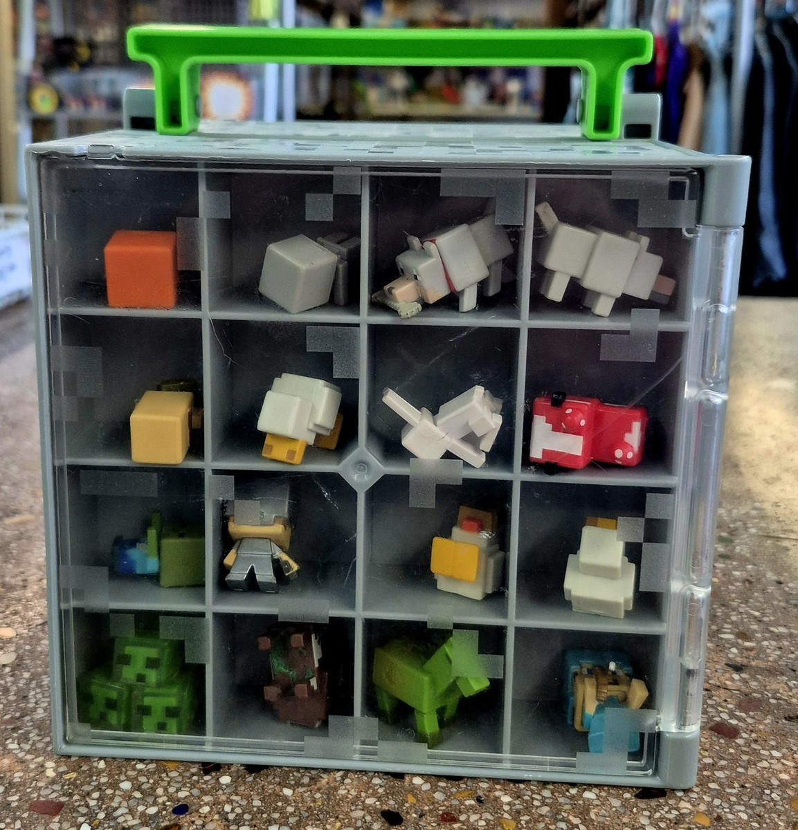 Mattel Minecraft Mini Figure Collector Carry Case with 26 Rare
