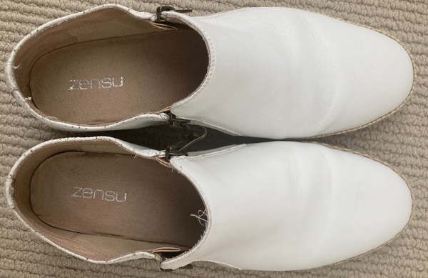 'ZENSU' LADIES FLAT DOUBLE ZIP UP WHITE LEATHER 'CAYLEY' SHOES~ SZ 41~ EXC