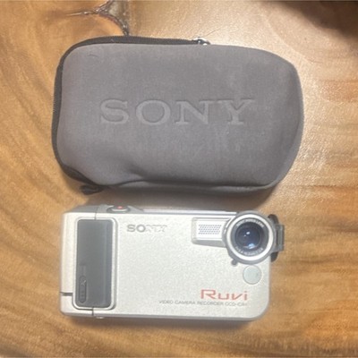 Sony Ruvi CCD-CR1 Silver Handheld Camcorder 3x/12x Zoom USB w/ Case VD-CR1