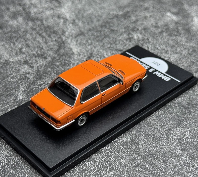 Coleção de carros modelo BMW E21 3-Series liga laranja fundido escala 1:64 - Imagem 2 de 3