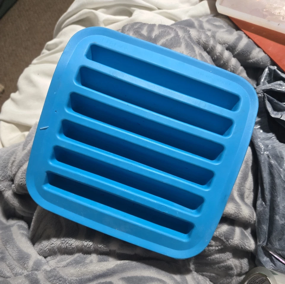 NUEVO IKEA PLASTIS Bandeja de Cubitos de Hielo de Plástico Azul Resina Arte Molde Foto 3 de 4