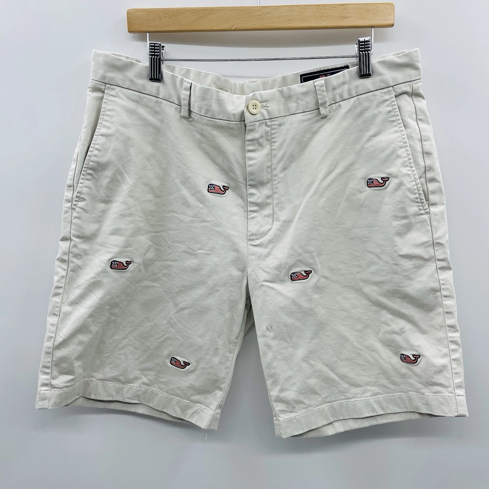 Vineyard Vines Mens Size 36 Embroidered Whale Cotton Khaki Breaker Shorts
Opens in a new window or t