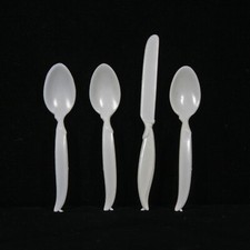 RARE  PFALTZGRAF HEIRLOOM PLAY REPLACEMENT PLASTIC WHITE KNIFE  3 SPOONS