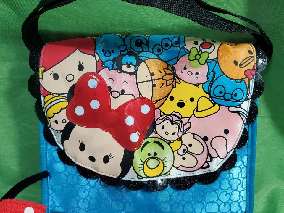 Lote Disney Tsum Tsum - Peluche Grande + 3 Minis, 29 Vinilos + Bolso de Hombro Personaje Foto 2 de 4