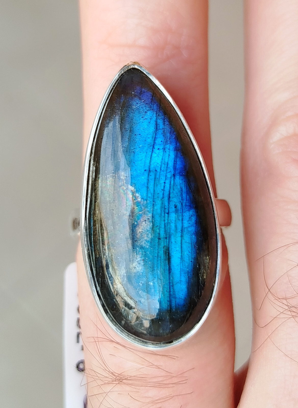 Bague en argent et véritable labradorite de 12g taillée à la main