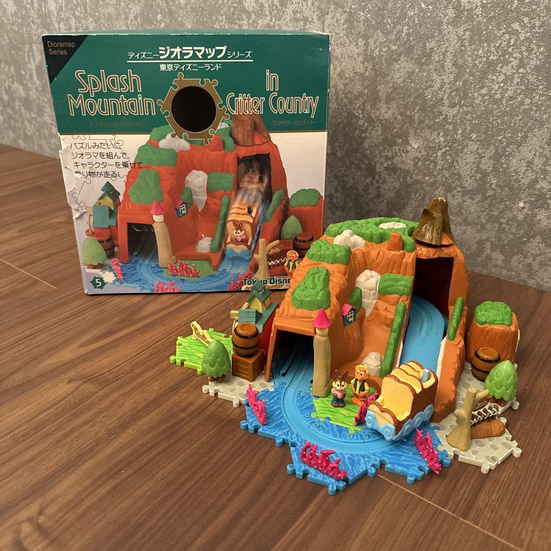 【Disney】ミニチュアコレクション　壁掛け　木製　ᒍOᒪᒪY COUNTRY MINIATURE TOUR TRUCK 2025 Ver. – HYDE ONLINE STORE