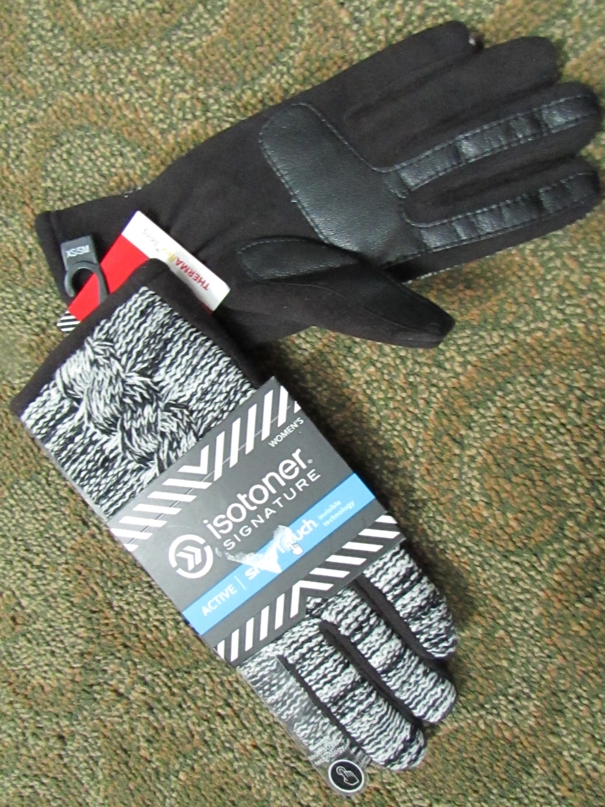 Isotoner Black Stretch Gathered Wrist Smartouch Lined Womens Gloves main image 1