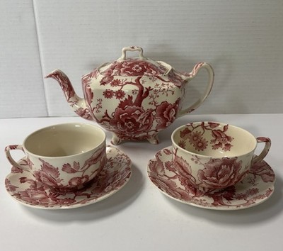 Vintage English Chippendale Johnson Brothers Coffee/Teapot  w/2 Cups & Saucers