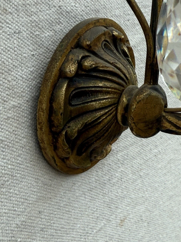 Par de apliques franceses de bronce dorado con gotas de cristal Foto 4 de 4
