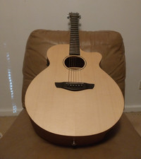 Faith Venus FKV, Solid Wood, 6-String Acoustic Guitar, Spruce Right-Handed