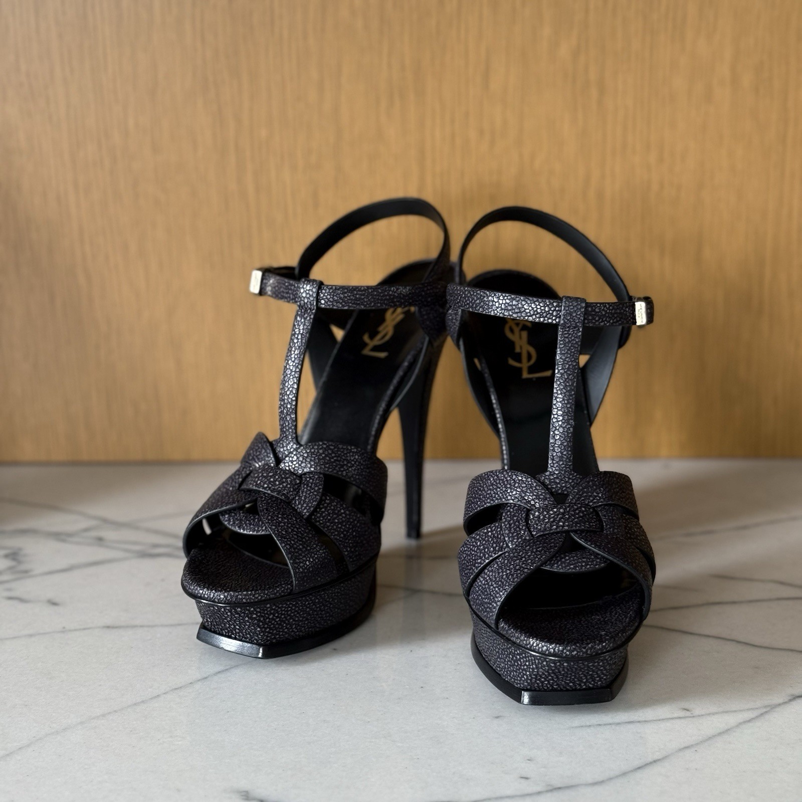 YSL Yves Saint Laurent grigio scuro omaggio 105 sandalo tacco taglia 40