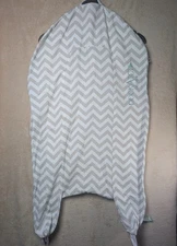DockATot Deluxe Plus Zig Zag Pattern 0-8 Months Cover Only - Chevron EUC Nursery