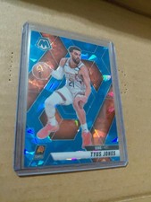 2024-25 Mosaic Tyus Jones Floresent Blue Cracked Ice /125 Phoenix Suns