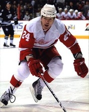 Brad May signed Detroit Red Wings NHL hockey 8x10 photo W/Cert Autographed A0001