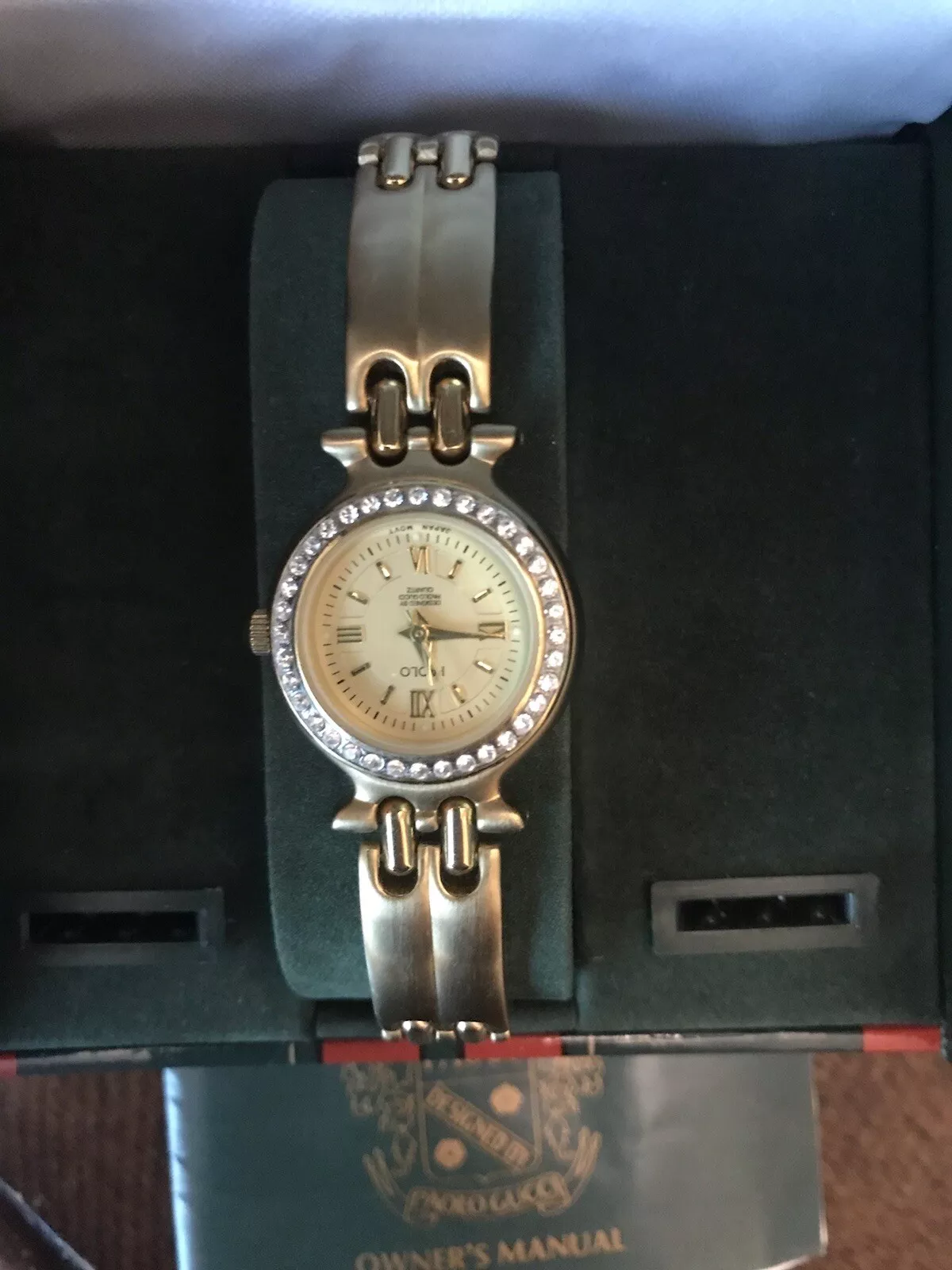 Montre pour femme conçue par Paolo GUCCI   dans sa boîte d'origine ton or non testée LIRE
