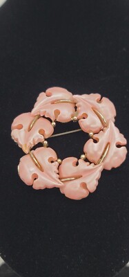 Vintage STAR Jewelry Company Signed Gold Toned Circle Of Pink