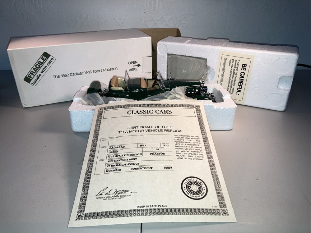 Danbury Mint 1932 Cadillac V-16 Sport Phaeton 1:24 Diecast Car W/box