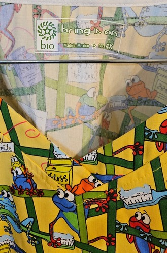 Women's Dental Scrub Top Size 4X / Toadly Dental / New/ Dental theme with FROGS - Picture 2 of 8